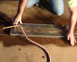 Weld leak detection using a vacuum box for tank inspection